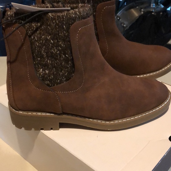 St. John’s Bay Chelsea Boots - Picture 3 of 5
